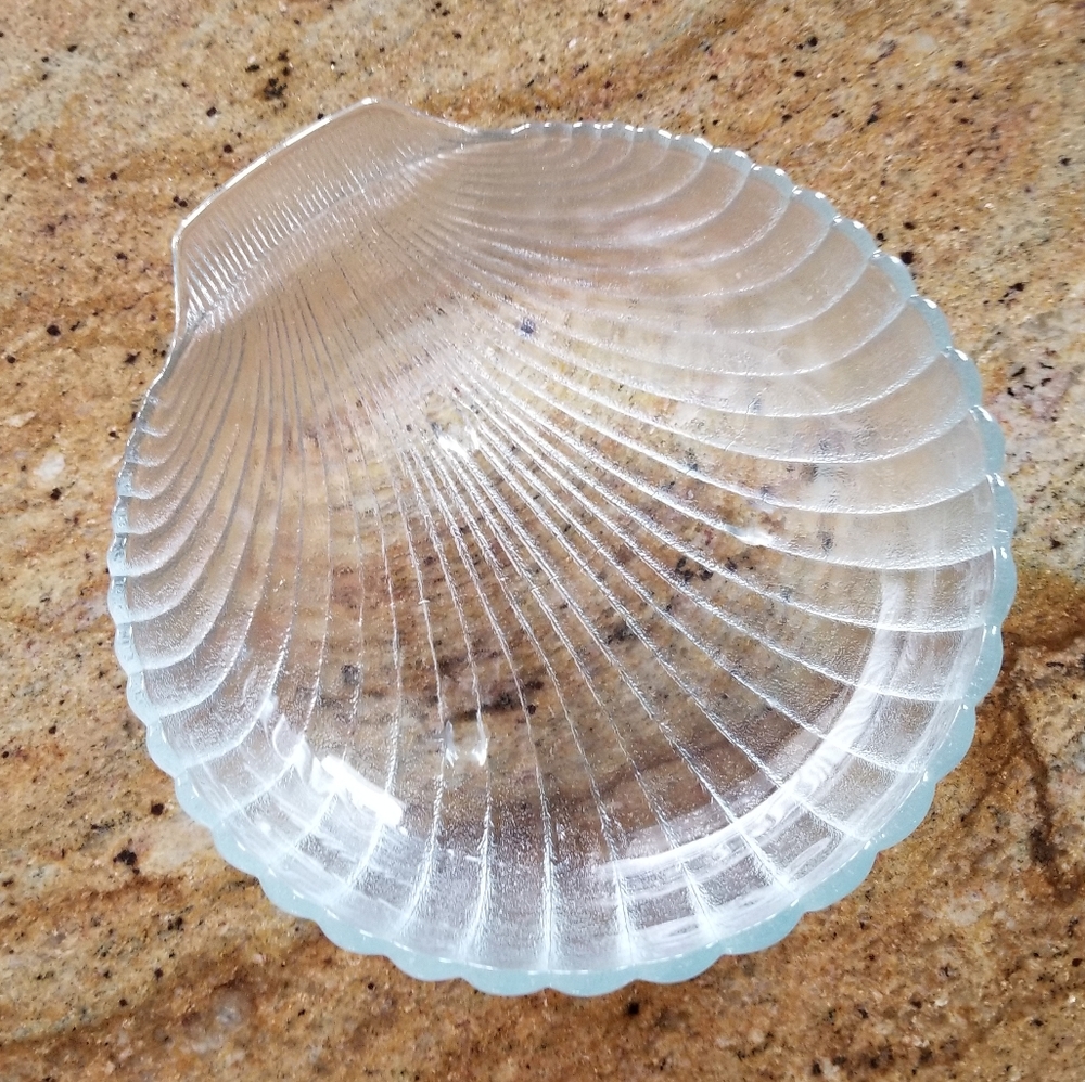VTG Anchor Hooking Clear Glass Clam Shell Bowl